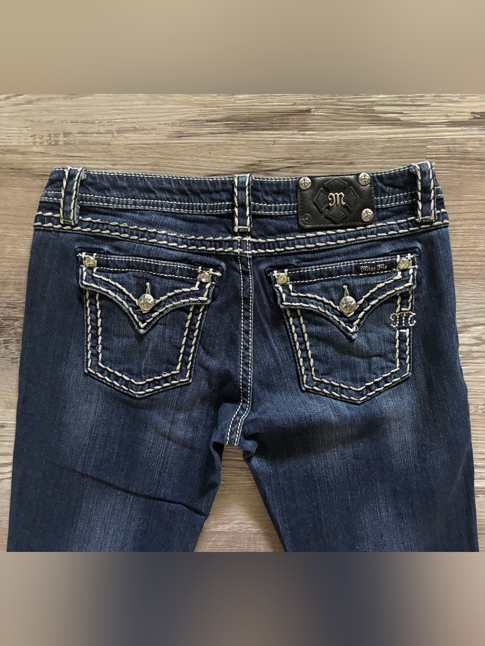 Miss Me Dark Blue Cropped Jeans with Contrast Stitching - Picture 4 of 5